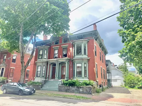 52 Carleton St, Portland, ME 04102