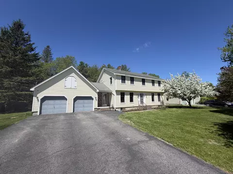 10 Constitution Ave, Hampden, ME 04444