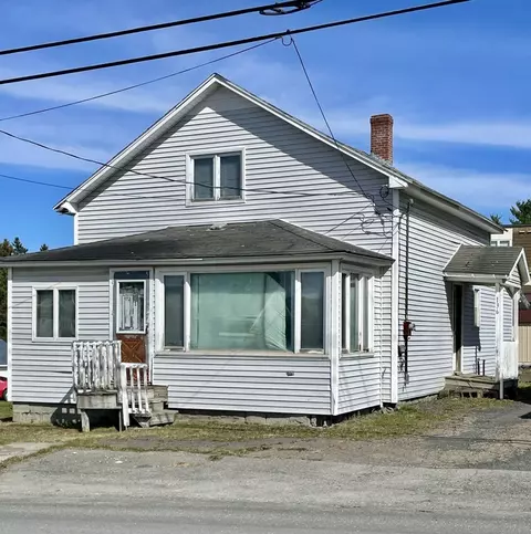 136 11th Ave, Madawaska, ME 04756