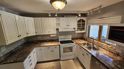 Kitchen - 28 Park Ave E, Brewer, ME 04412 photo 1 of 6