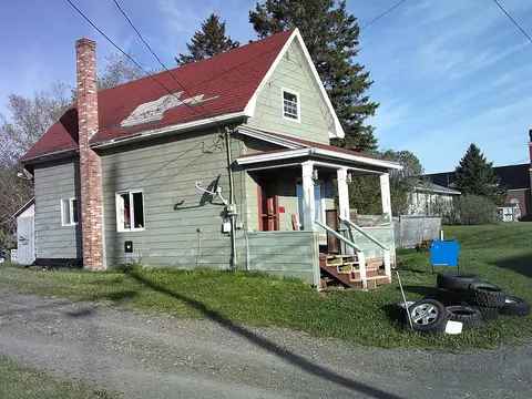 377 Main St, Grand Isle, ME 04746