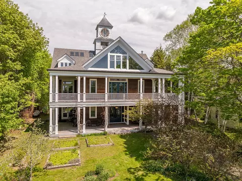 11 Church St #8, Rockport, ME 04856