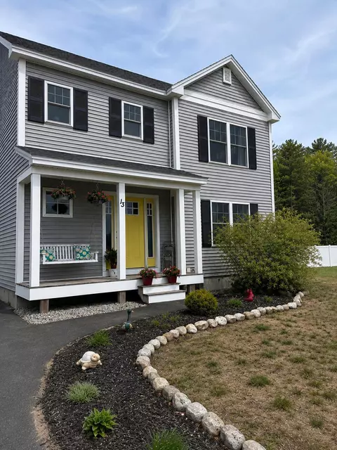 13 Champagne Ln, Lisbon, ME 04250