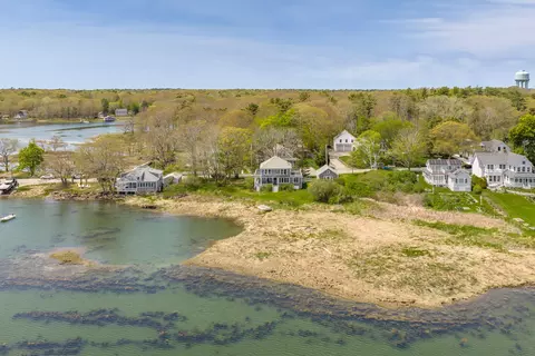 34 Langsford Rd, Kennebunkport, ME 04046