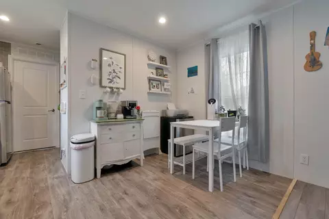 10 Primrose Ln, Brunswick, ME 04011