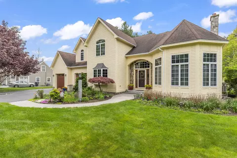 4 Cottagewood Ln, Kennebunk, ME 04043