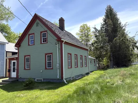 14 Shackford St, Eastport, ME 04631