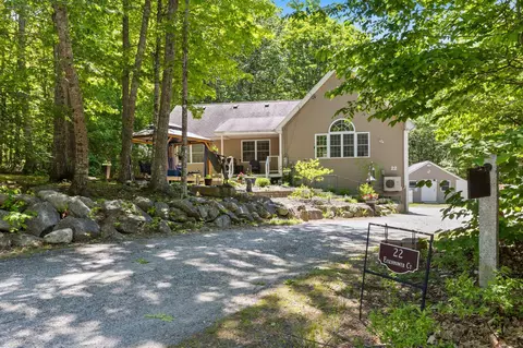 22 Eisenhower Ct, Naples, ME 04055