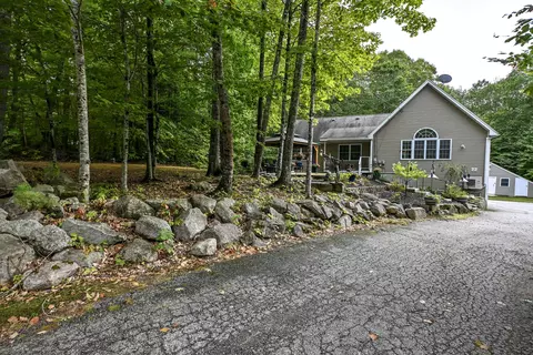 22 Eisenhower Ct, Naples, ME 04055