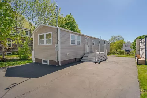 31 Spruce St, Rockland, ME 04841