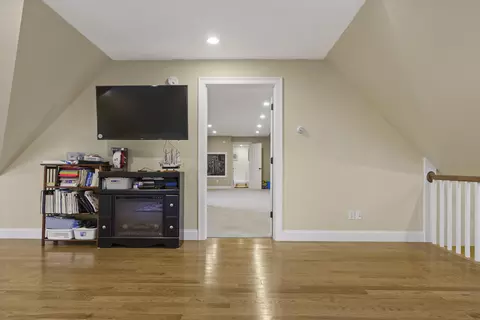 Entry Way - 79 Fort Rd, Edgecomb, ME 04556 photo 4 of 7