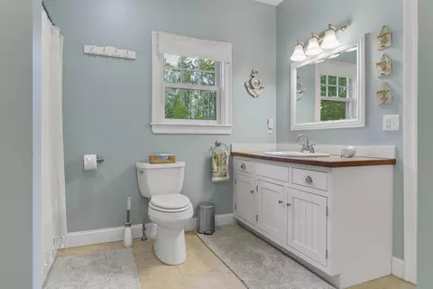 Bath - 79 Fort Rd, Edgecomb, ME 04556 photo 2 of 4