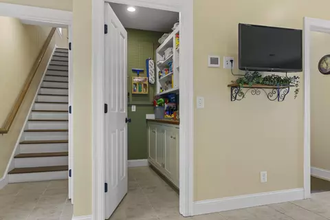 Entry Way - 79 Fort Rd, Edgecomb, ME 04556 photo 1 of 7