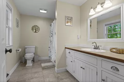 Bath - 79 Fort Rd, Edgecomb, ME 04556 photo 3 of 4