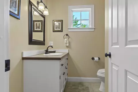 Bath - 79 Fort Rd, Edgecomb, ME 04556 photo 1 of 4