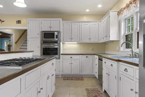 Kitchen - 79 Fort Rd, Edgecomb, ME 04556 photo 2 of 3