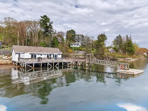 76 West St, Boothbay Harbor, ME 04538