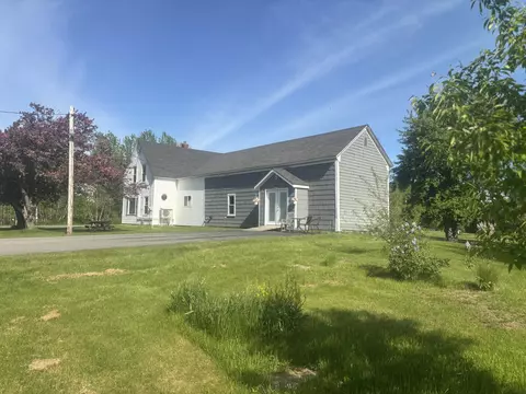 8 Lester Ln, Unity, ME 04988