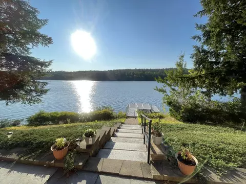 38 S Upper Narrows Ln, Winthrop, ME 04364
