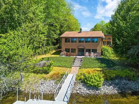 38 S Upper Narrows Ln, Winthrop, ME 04364