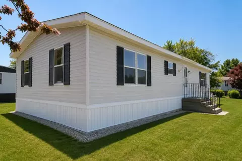 25 Village Dr, Lewiston, ME 04240