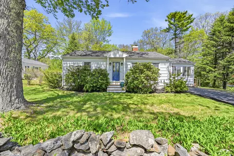 77 Lunt Rd, Falmouth, ME 04105