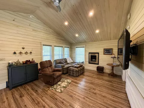 Living - 373 Spring Rd, Augusta, ME 04330 photo 2 of 5