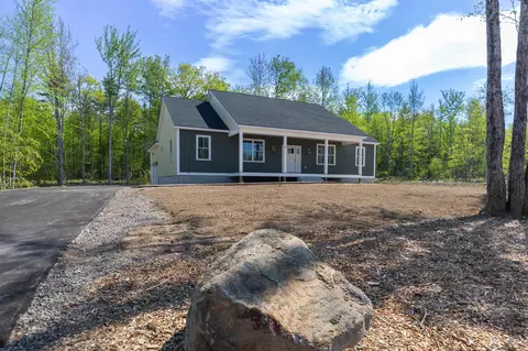25 Tomahawk Ln, Berwick, ME 03901