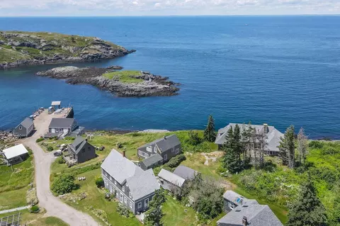 5 Wharf Hill Rd, Monhegan, ME 04852