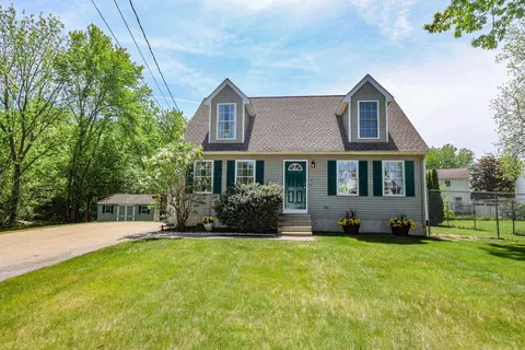 4 Gambia St, Hudson, NH 03051
