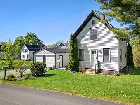 30 Admontem Ave, Rockland, ME 04841