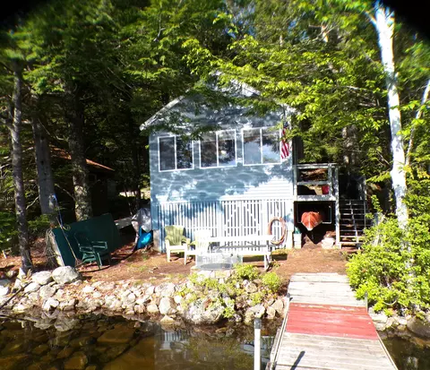 64 Lakeside Dr, Raymond, ME 04071
