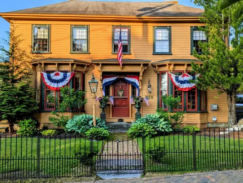 228 Main St, Wiscasset, ME 04578
