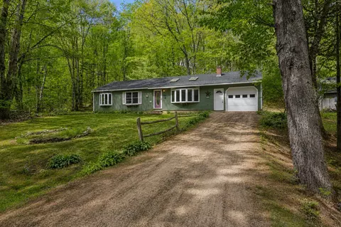 47 Margaret St, Naples, ME 04055