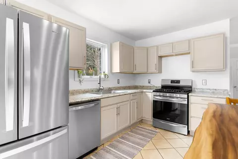 Kitchen - 84 Old Harbor Rd, Vinalhaven, ME 04863 photo 1 of 4