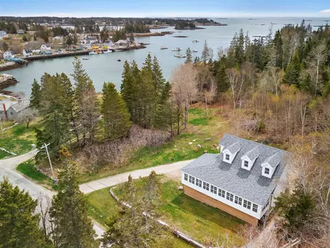 84 Old Harbor Rd, Vinalhaven, ME 04863