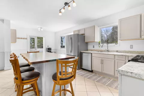 Kitchen - 84 Old Harbor Rd, Vinalhaven, ME 04863 photo 2 of 4
