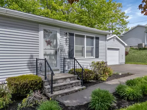 28 Saint Patrick Ave, Lewiston, ME 04240