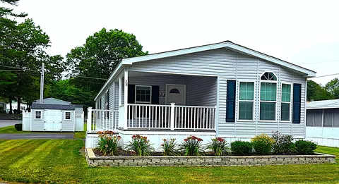 38 Anna Robert Cir, Wells, ME 04090