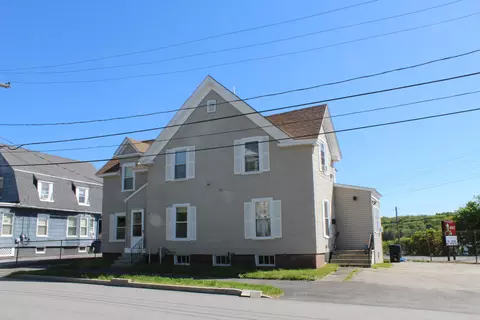 7 Grove St, Auburn, ME 04210