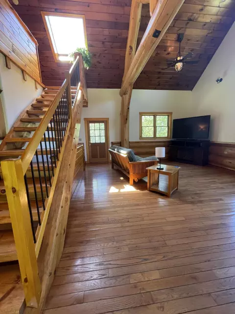 Living - 44 Holmes Ln, Cushing, ME 04563 photo 9 of 17