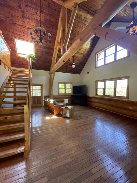 Living - 44 Holmes Ln, Cushing, ME 04563 photo 2 of 17