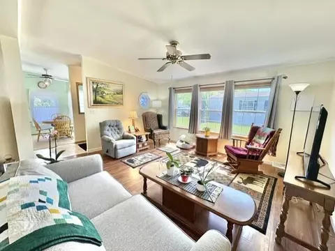 8 Windsor Dr, Alfred, ME 04002