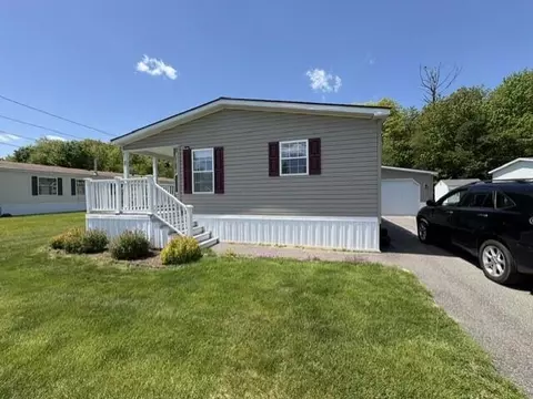 8 Windsor Dr, Alfred, ME 04002