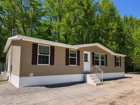 1 Pequawket Trl, Baldwin, ME 04024
