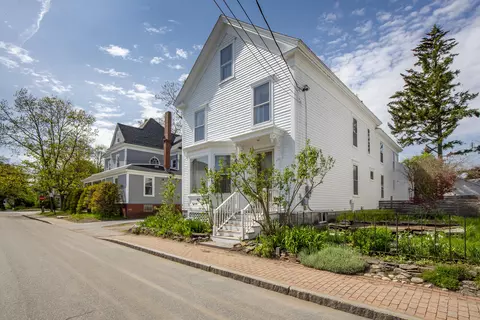 25 School St, Brunswick, ME 04011