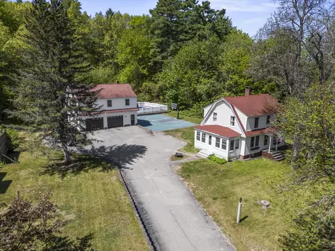 37 High St, Hollis, ME 04042