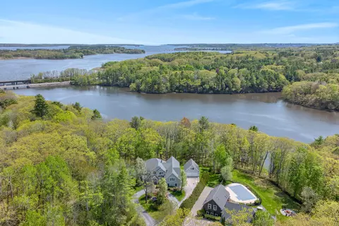 26 Veronica Ln, Falmouth, ME 04105
