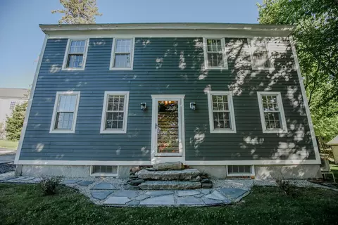 11 Old Western Ave, Winthrop, ME 04364