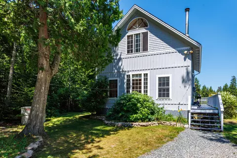 55 Bayview Dr, Tremont, ME 04612